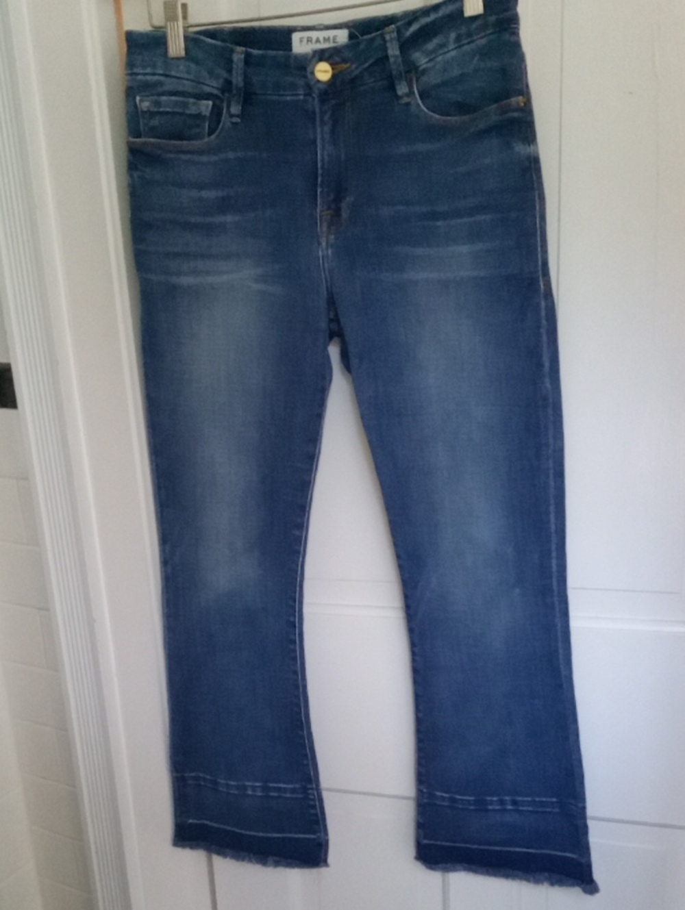FRAME Le Crop Mini Boot Jeans 28 Medium Wash Raw Hem Frayed Cropped Bootcut